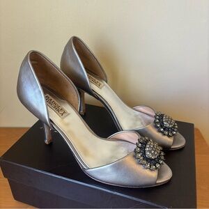 Badgley Mischka Women's Silver Heels 9.5 Lacie Style Elegant open toe brooch